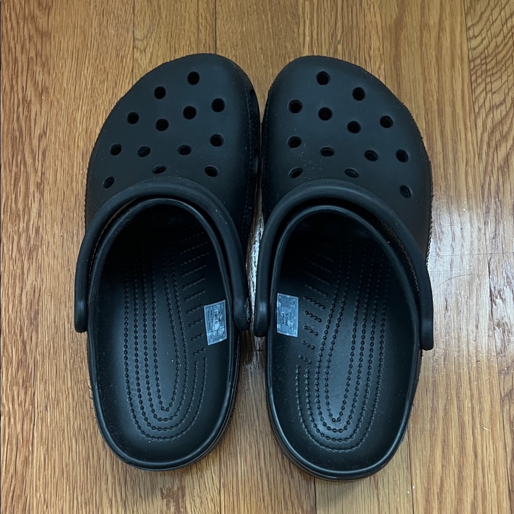CROCS Classic Black Clogs - Picture 2 of 3